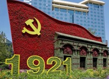立體花壇獻(xiàn)禮建黨百年，祝黨永葆青春，祝福祖國(guó)繁榮昌盛！