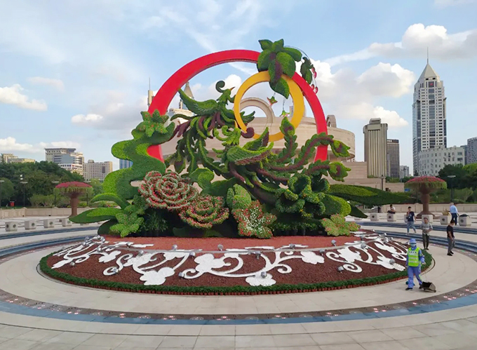 國(guó)慶立體花壇上海市人民廣場(chǎng)“鳳飛祥舞，日月同輝”04-上海黃浦官方微信.webp.jpg