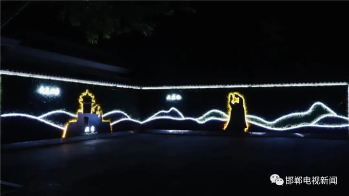 邯鄲電視新聞：我市首例“墻上花園”亮相叢臺(tái)公園 (5).jpg