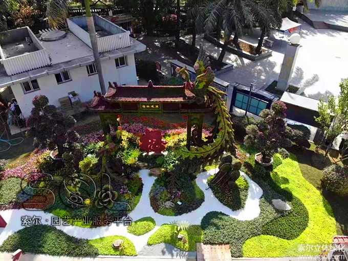 01 2020年12月廣東深圳龍華區(qū)觀瀾街道河濱公園元旦主題綠雕“鳳凰納吉 福棲觀瀾” (12).jpg